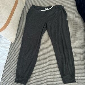 Heathered charcoal grey Vuori everyday joggers